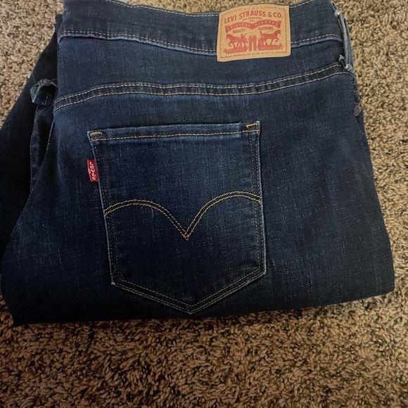 Plus size Levi jeans - Picture 3 of 3